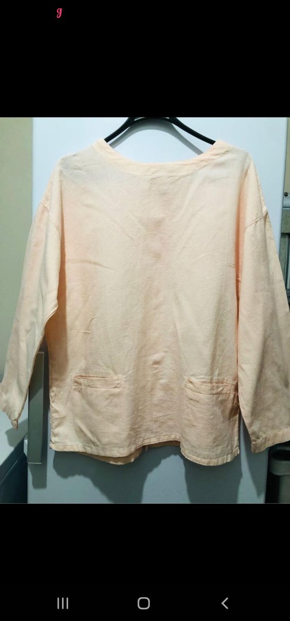 Arkası düğme detaylı bluz - Görsel 2