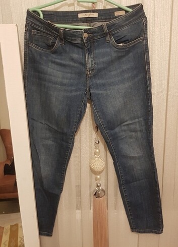Mavi jeans hicbir deformesi yoktur