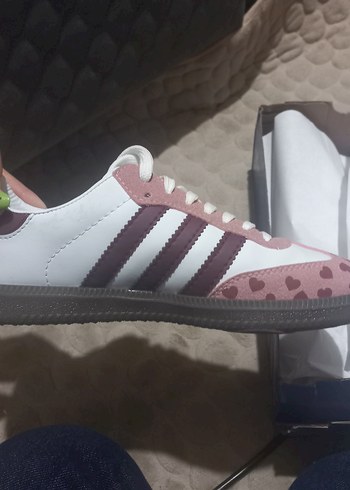 Kalp Desenli Pembe Beyaz Adidas Samba Spor Ayakkabı - Görsel 3