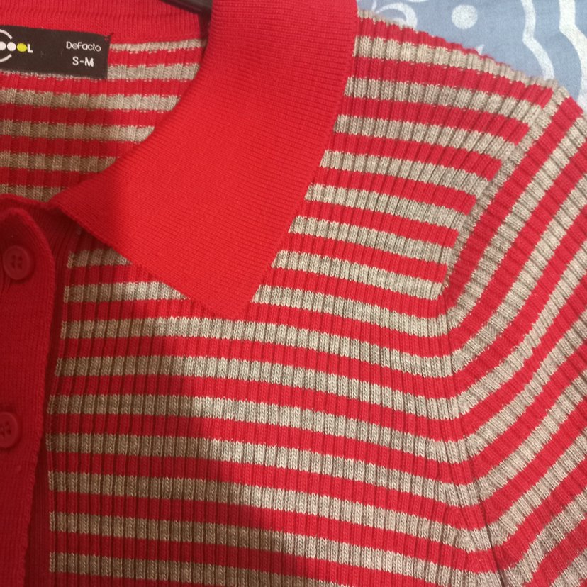 kırmızı gri çizgili düğmeli crop %100 akrilik üst - Görsel 2