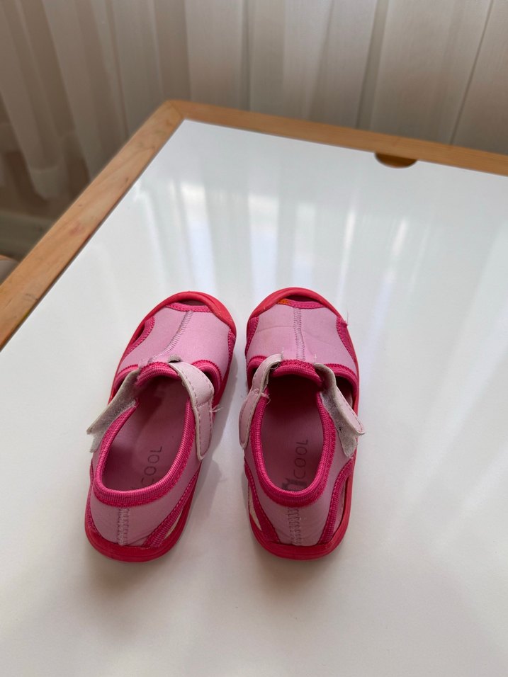 Kız Çocuk Pembe Cırtlı Kaydırmaz Terlik - Görsel 4