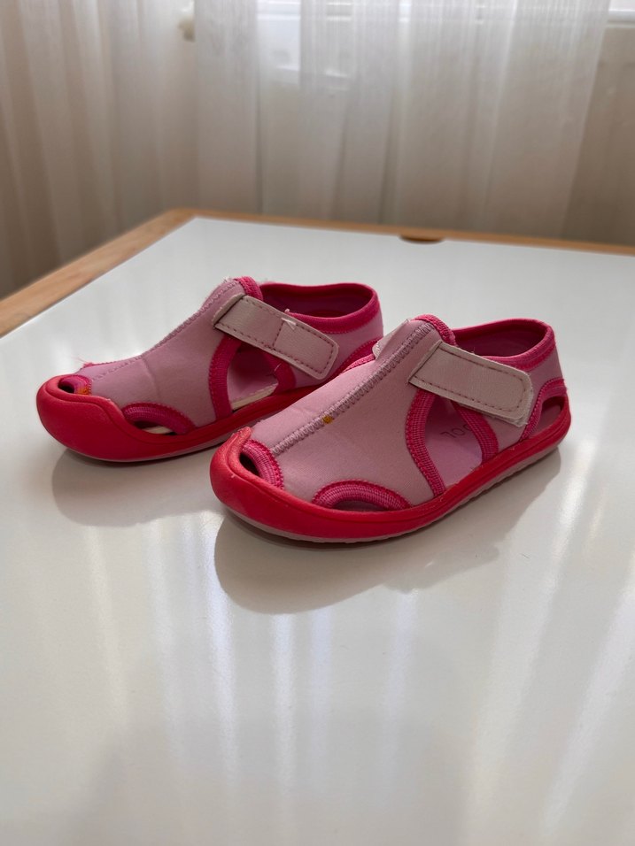 Kız Çocuk Pembe Cırtlı Kaydırmaz Terlik - Görsel 3