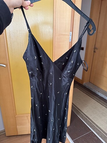 xs Beden Zara kısa saten taşlı elbise
