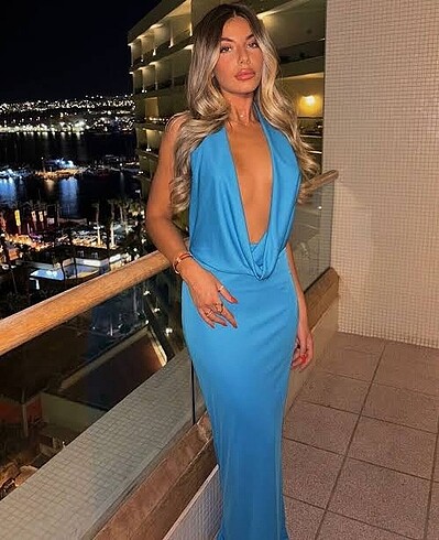 Zara dekolteli elbise