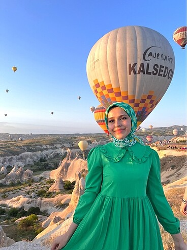Yeşil bebe yaka elbise