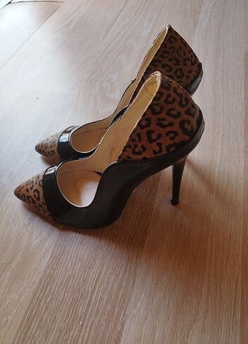 37 Beden Leopar detaylı şık stiletto ve hiç kullanilmadi 