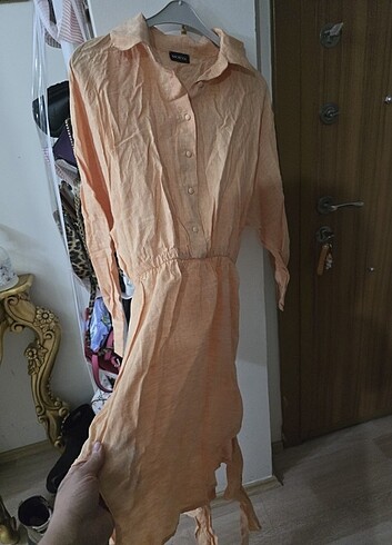 Beli lastikli ve arkası kuyruklu elbise - Görsel 3