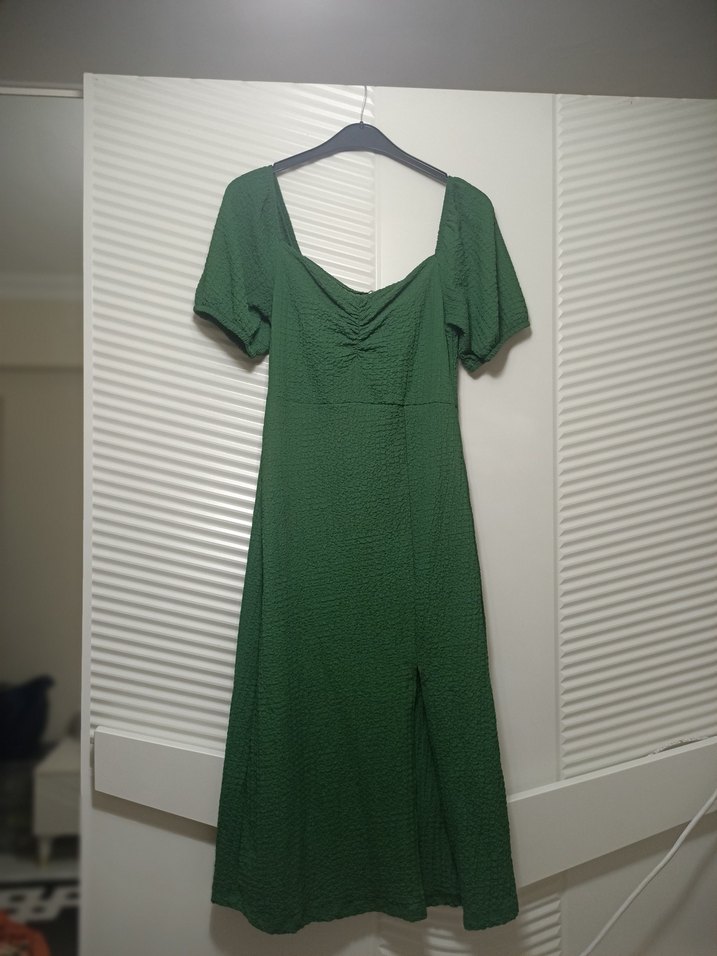 Yeşil V Yakalı Uzun Drapeli Elbise - Görsel 2