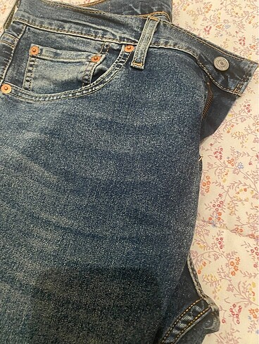 Levis 512