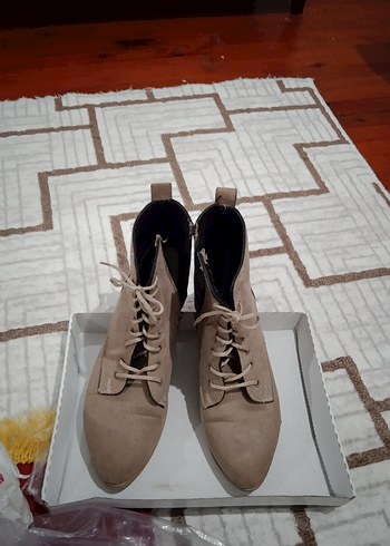 Bej Süet Tüylü Bağcıklı Kadın Bot - Görsel 7