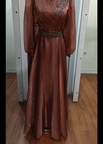 Kahverengi Uzun Kollu Parlak Kadın Abiye Elbise - Görsel 2