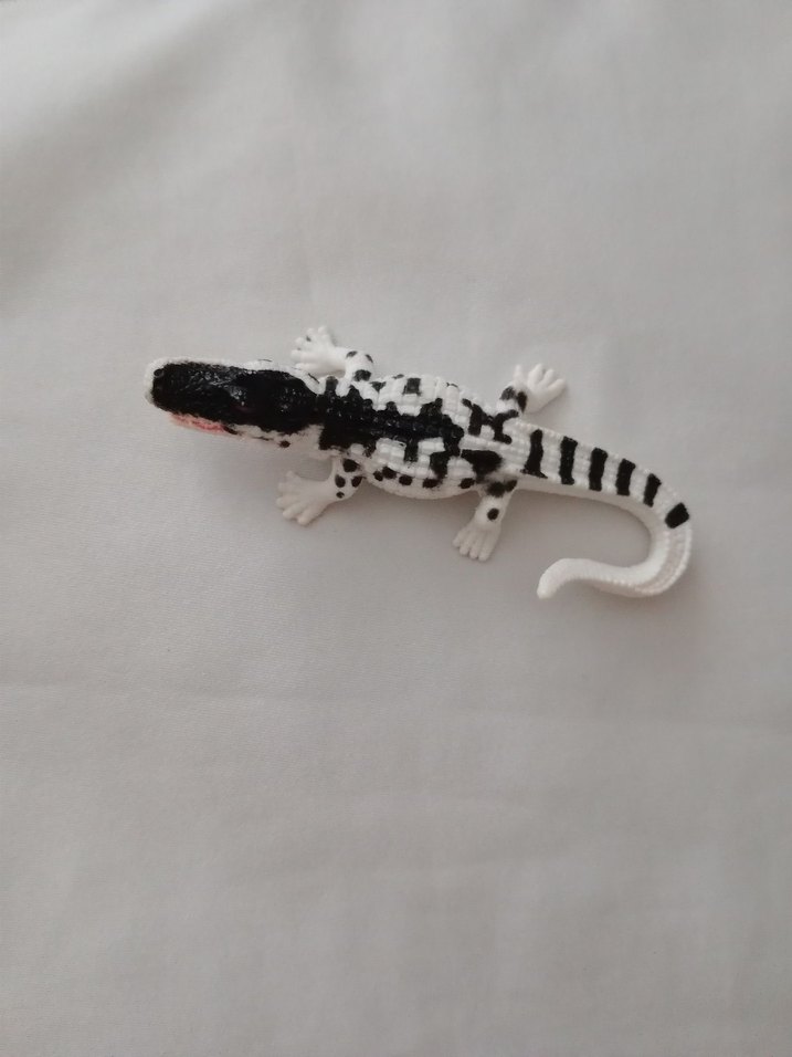 Renkli Beyaz Timsah Figürü - Görsel 2