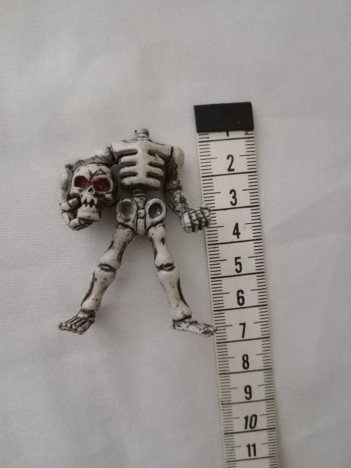 Kafatası Detaylı Gri Aksiyon Figürü - Görsel 3