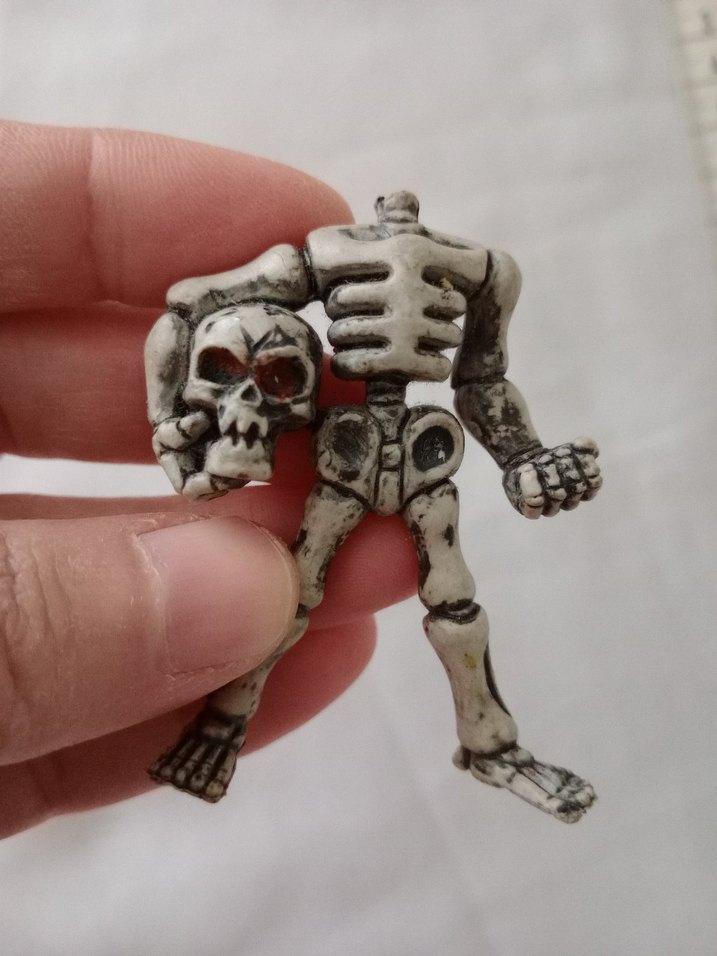 Kafatası Detaylı Gri Aksiyon Figürü - Görsel 4