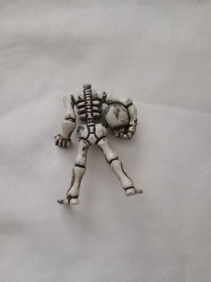 Kafatası Detaylı Gri Aksiyon Figürü - Görsel 2