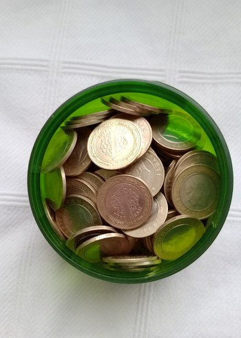 Yeşil Kavanozda Metal Paralar - Görsel 2