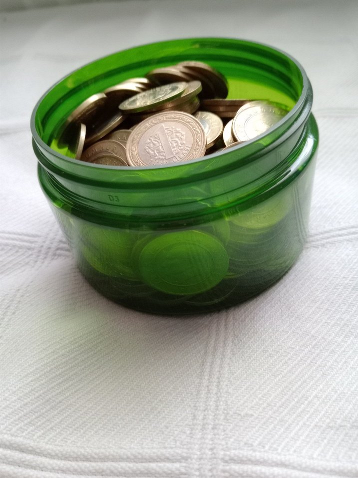 Yeşil Kavanozda Metal Paralar - Görsel 3