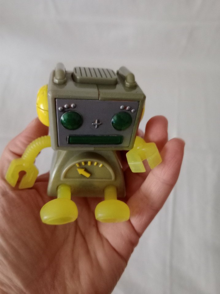 Sarı ve Gri Robot Figür Oyuncak - Görsel 5