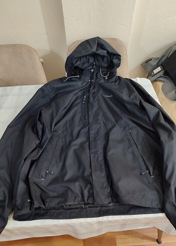 decathlon Quechua siyah yağmurluk mont