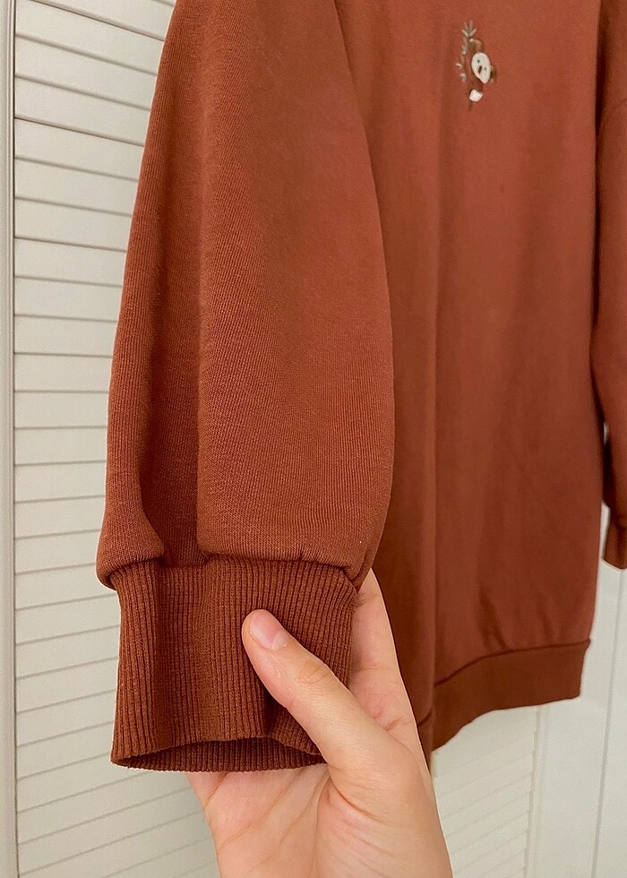 Kahverengi kapüşonlu sweatshirt - Görsel 2