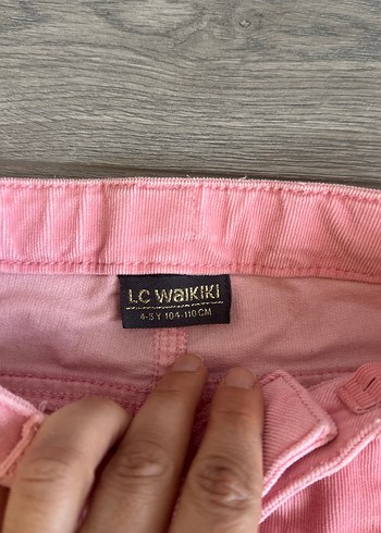 LC Waikiki Düğmeli Pembe Süet Kız Şortu