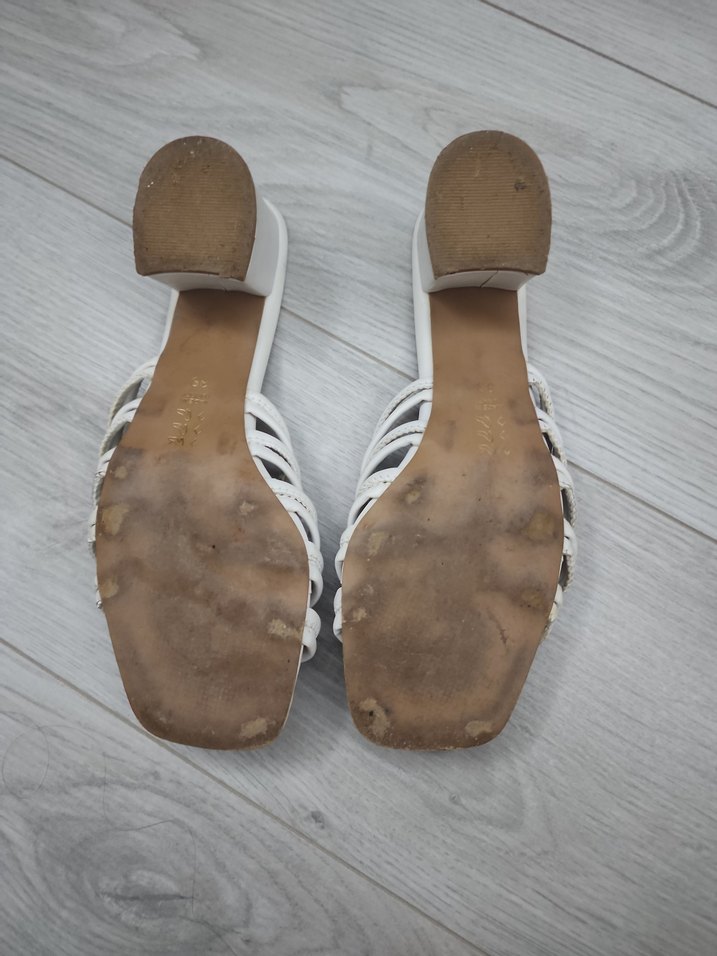 beyaz kadın terlik - Görsel 2