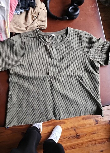 Haki yeşili crop