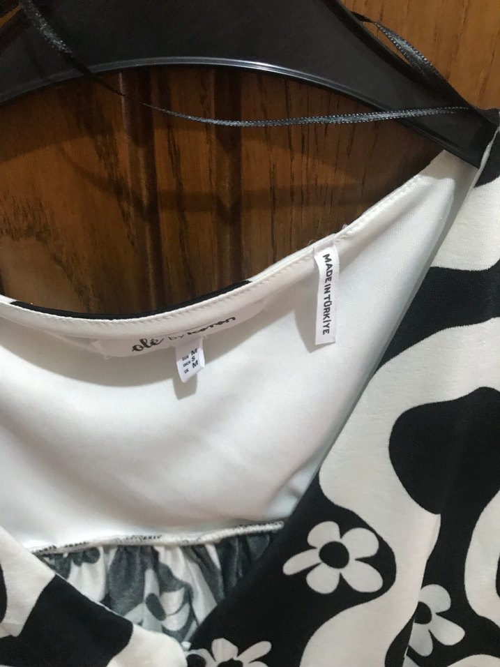 V Yaka Fırfırlı Siyah Beyaz Mini Elbise - Görsel 2