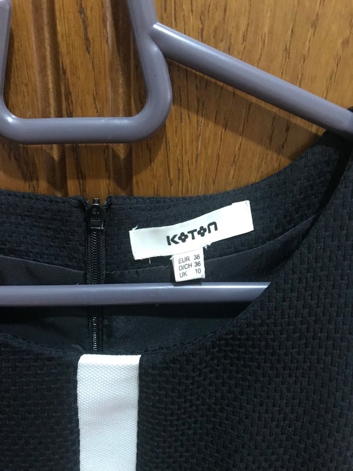 Koton Siyah Beyaz Kolsuz Kalem Elbise - Görsel 2