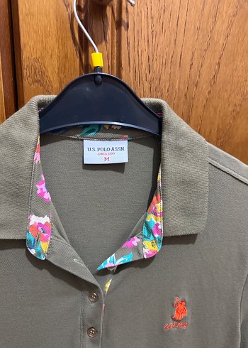 Kadın düğmeli haki yeşil polo tişört - Görsel 2