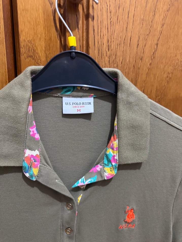 Kadın düğmeli haki yeşil polo tişört - Görsel 2