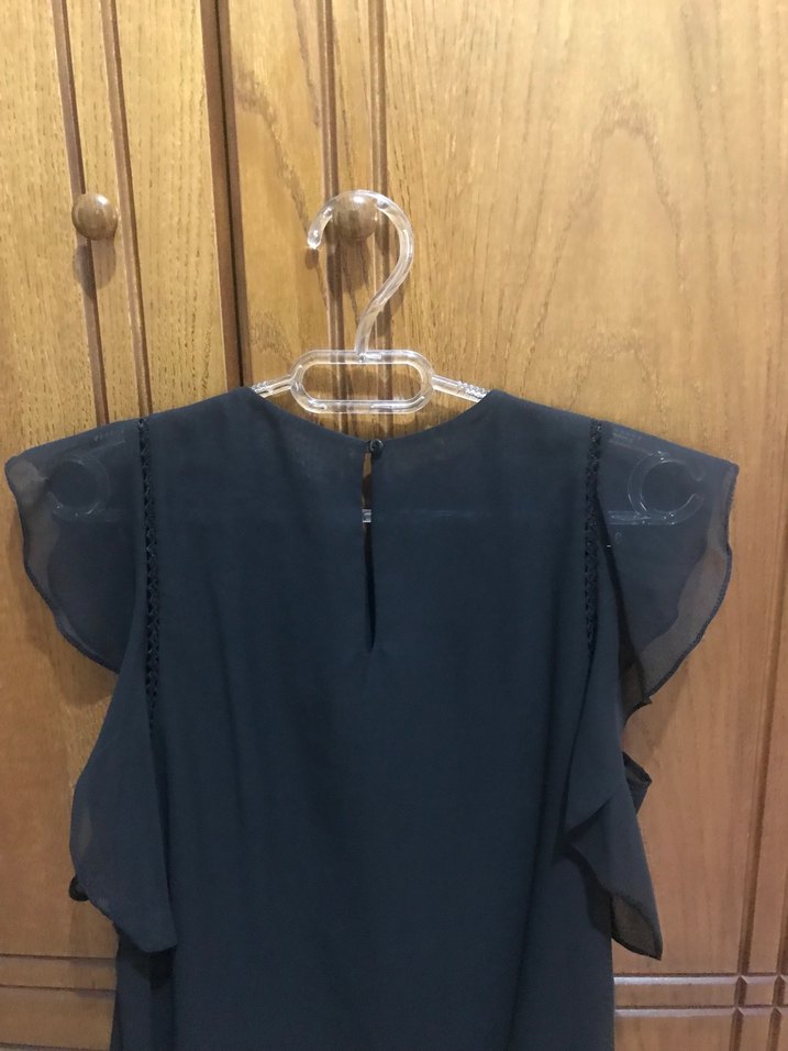 Siyah V Yaka Fırfırlı Kadın Bluz - Görsel 2