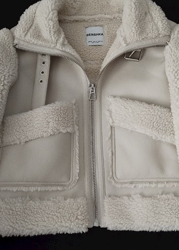 Bershka Beyaz Kürklü Kısa Ceket - Görsel 3