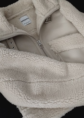 Bershka Beyaz Kürklü Kısa Ceket - Görsel 5