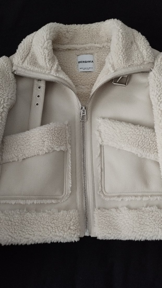 Bershka Beyaz Kürklü Kısa Ceket - Görsel 3