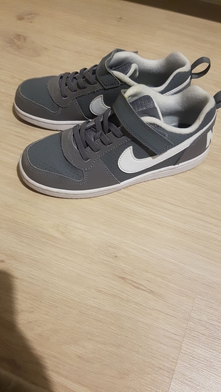 Orjinal Nike marka ayakkabi.numara: 33,5 