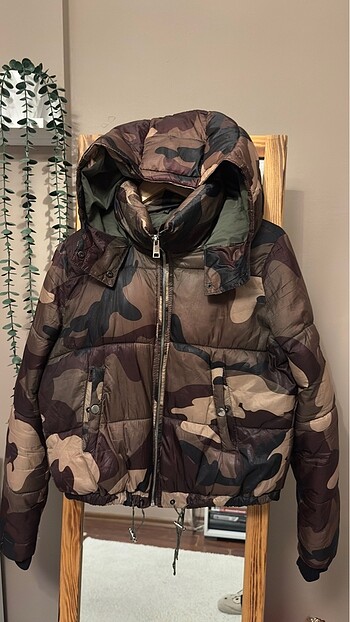 BERSHKA Mont