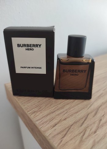 Burberry Hero Parfum Intense Erkek Parfümü