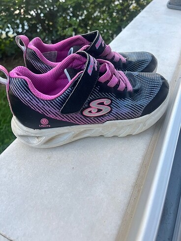 31 Beden Skechers kız çocuk ayakkabı