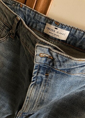 Cross Jean