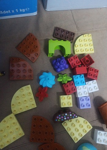 Çeşitli Renklerde Lego Parçaları - Görsel 2