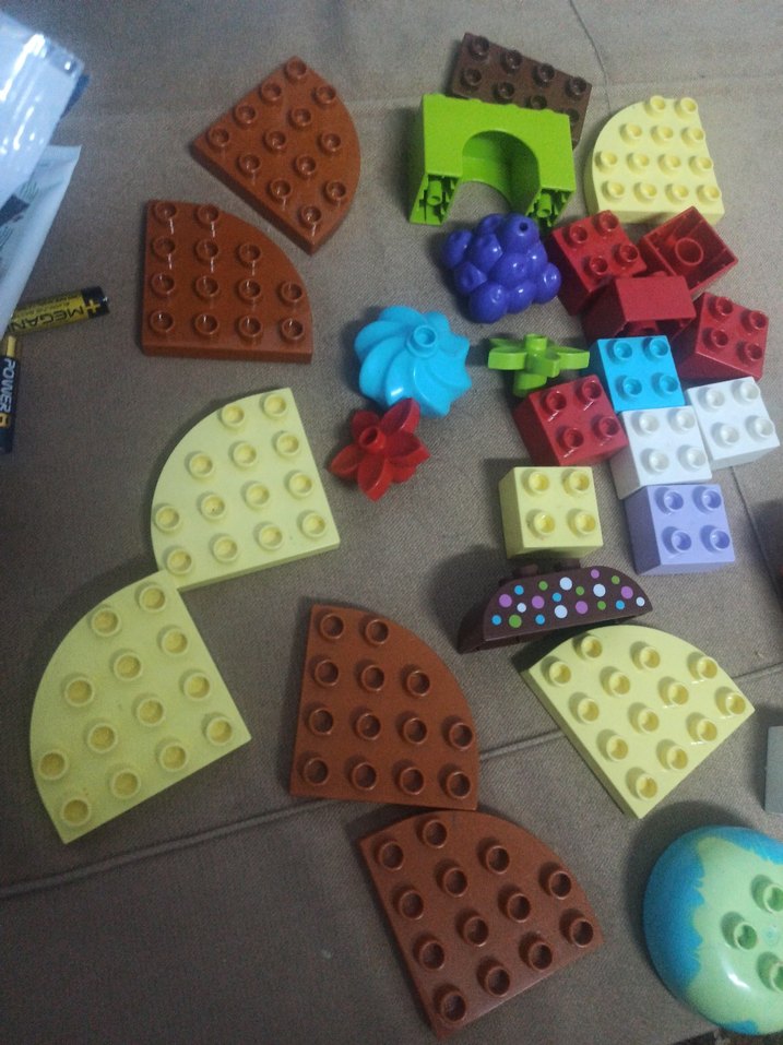 Çeşitli Renklerde Lego Parçaları - Görsel 3