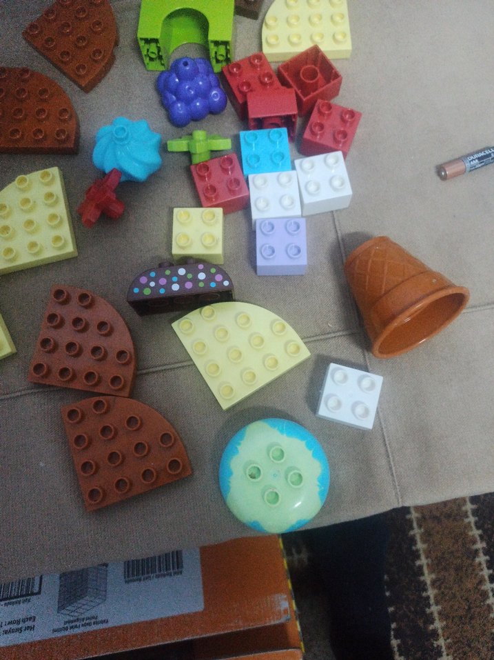 Çeşitli Renklerde Lego Parçaları - Görsel 4