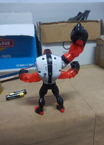 Siyah Kırmızı Çok Kollu Aksiyon Figürü - Görsel 2