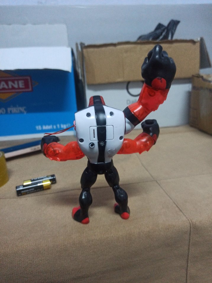 Siyah Kırmızı Çok Kollu Aksiyon Figürü - Görsel 2