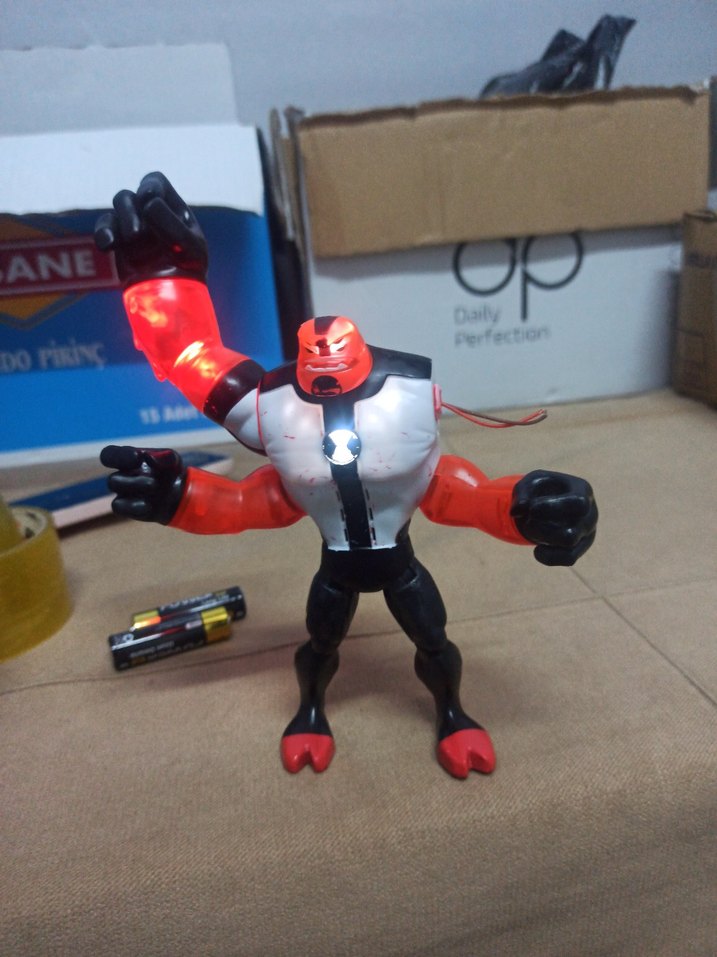 Siyah Kırmızı Çok Kollu Aksiyon Figürü - Görsel 3