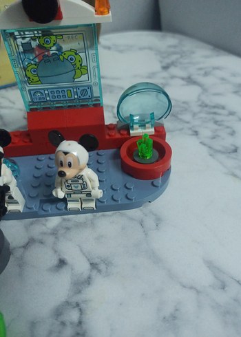 Mickey mouse uzay istasyonu - Görsel 4