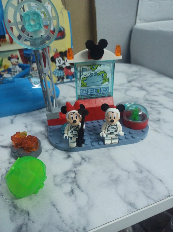 Mickey mouse uzay istasyonu - Görsel 2