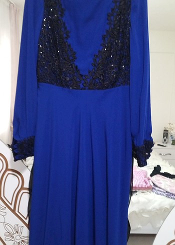 Uzun Kollu Mavi Nakışlı Uzun Elbise - Görsel 2