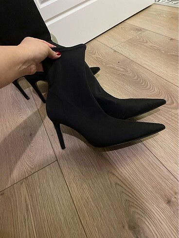 Stradivarius 38 numara çizme